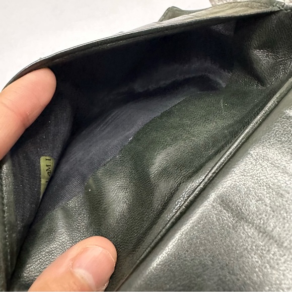 STUNNING FOREST/HUNTER GREEN CHANEL WALLET WITH COA - Picture 11 of 12